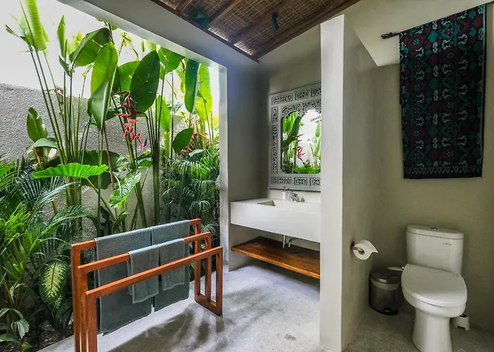 Kikaa Bingin Villa *